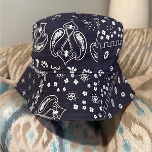 Zara Bandana-Print Bucket Hat - M